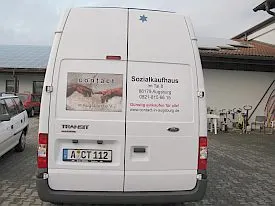 Ein Transporter des Sozialkaufhauses