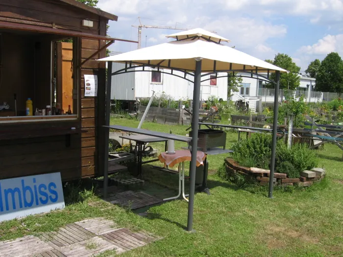 Der Imbiss im Garten